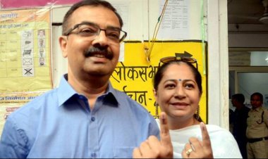 मुख्य निर्वाचन पदाधिकारी श्री अनुपम राजन ने सपत्नीक किया मतदान