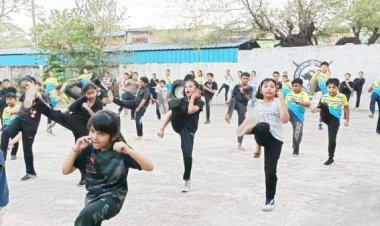 बिलासपुर रेलवे नार्थ ईस्ट इंस्टीट्यूट द्वारा बच्चों को मार्शल आर्ट का प्रशिक्षण