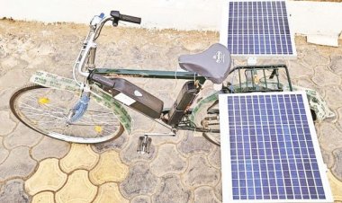 इंदिरा गांधी कृषि वि.वि. एमटेक के विद्यार्थियों ने सौर ऊर्जा से चलने वाली साइकिल की नई तकनीक इजाद की