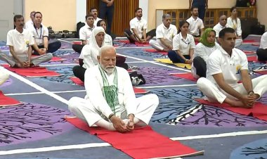 ‘ योग इकोनॉमी को बढ़ते देख रही दुनिया’, Yoga Day पर श्रीनगर में बोले PM मोदी