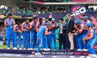 ट्रॉफी लेने के लिए पोडियम पर अनोखी वॉक पर रोहित में कहा:'यह चहल और कुलदीप का विचार था'