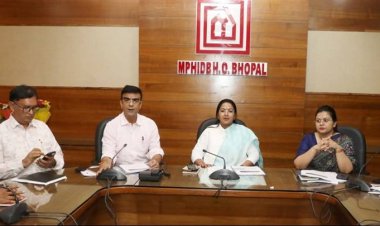 राज्यमंत्री श्रीमती बागरी ने एमपी हाउसिंग बोर्ड की समीक्षा बैठक ली, कमिश्नर ने दी सभी योजनाओं की जानकारी