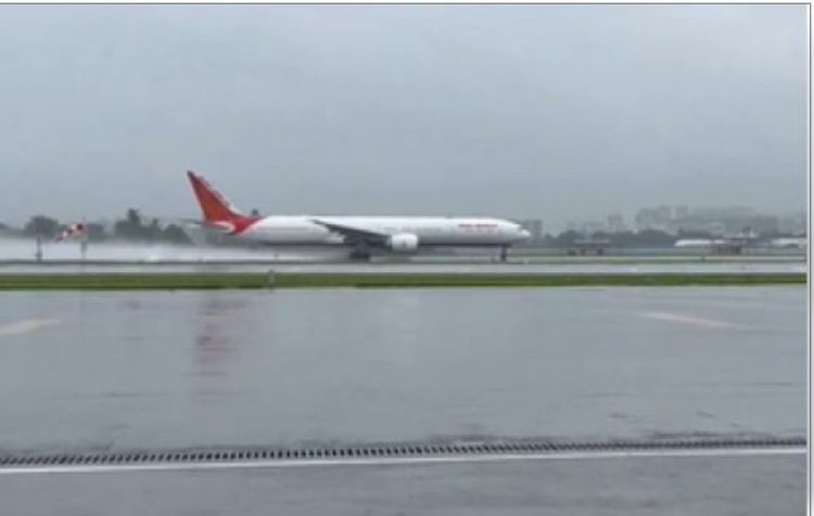 रूस के क्रास्नोयार्स्क में फंसे एयर इंडिया के यात्रियों की सहायता के लिए मुंबई से दूसरा विमान रवाना