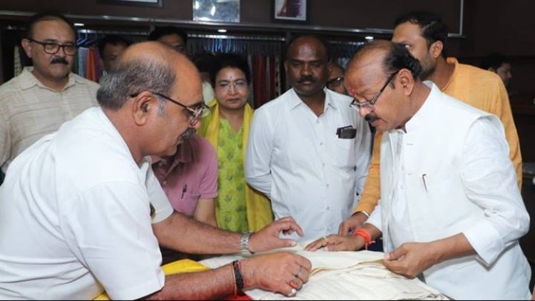 कुटीर एवं ग्रामोद्योग राज्यमंत्री श्री जायसवाल ने किया मालखेड़ी रेशम केन्द्र का निरीक्षण