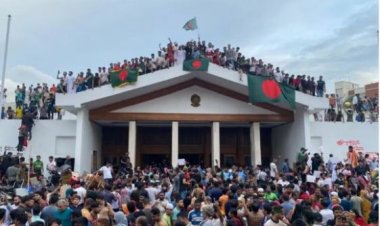 बांग्लादेशः सोमवार को शेख़ हसीना के देश छोड़ने के बाद ढाका में क्या क्या हुआ