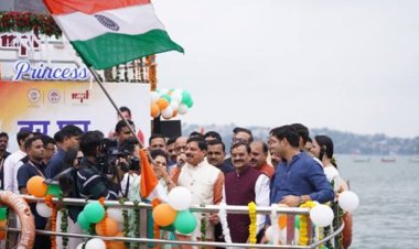 मुख्यमंत्री डॉ. मोहन यादव ने बोट क्लब पर तिरंगा यात्रा में ..