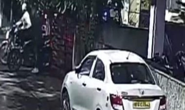इलेक्ट्रीशियन की बाइक चोरी:सीसीटीवी में दिखे दो चोर, कुछ ही मिनटों में ले गए गाड़ी