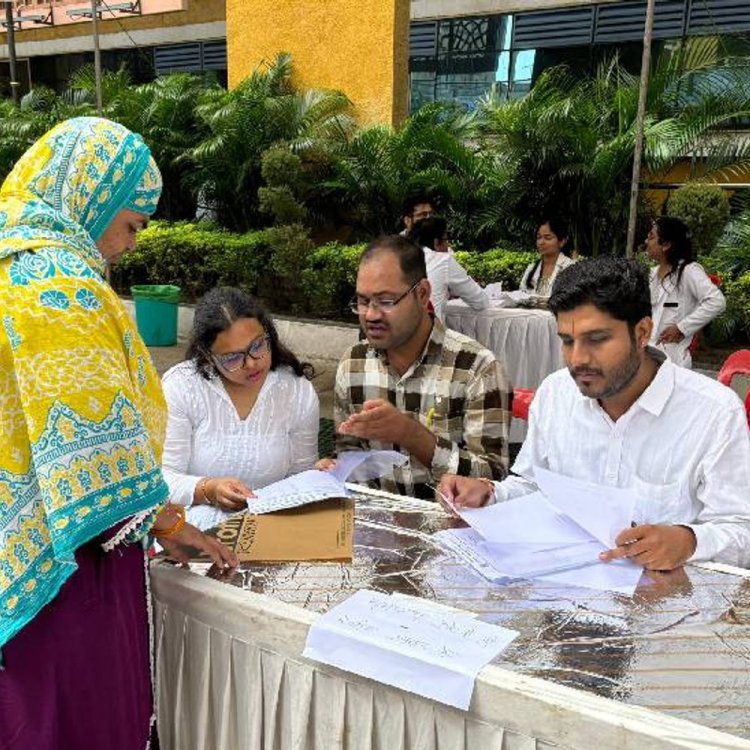 भोपाल के हमीदिया हॉस्पिटल में जूनियर डॉक्टर्स की OPD:रक्तदान शिविर भी लगाया; कोलकाता में ट्रेनी डॉक्टर की हत्या का विरोध