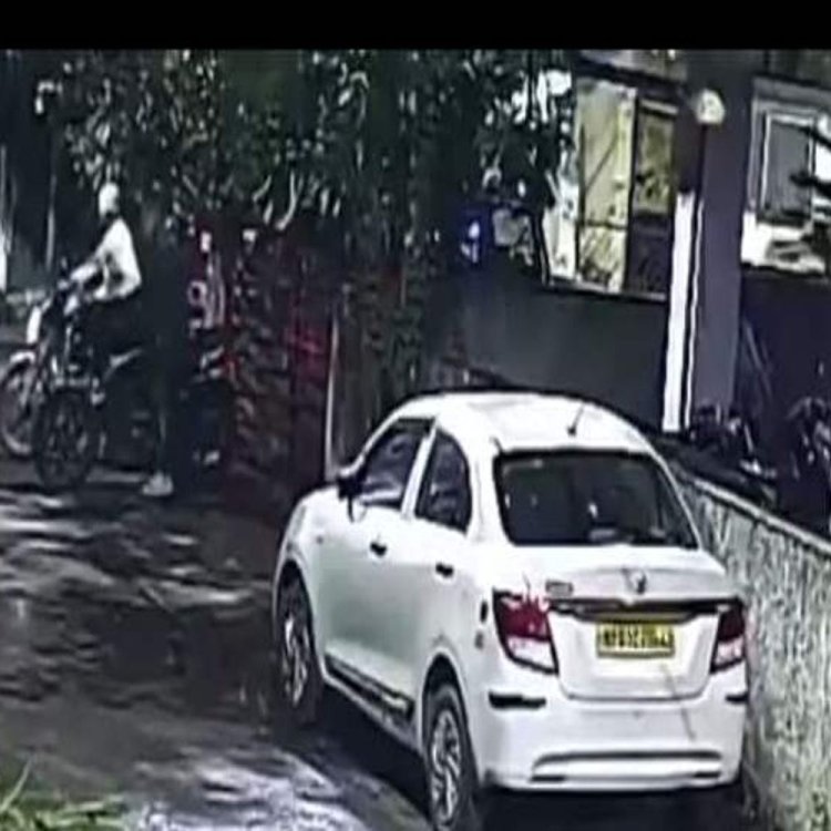 इलेक्ट्रीशियन की बाइक चोरी:सीसीटीवी में दिखे दो चोर, कुछ ही मिनटों में ले गए गाड़ी