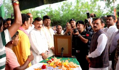 प्रभारी मंत्री सिंह, राज्य मंत्री पटेल, सांसद शर्मा ने हरदुआकला पहुँचकर नम आँखों से दी वीर सपूत को श्रद्धांजलि