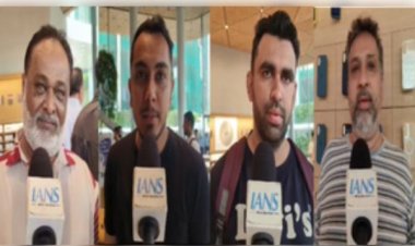 मुंबई : आईफोन-16 की बिक्री शुरू होते ही बीकेसी एप्पल स्टोर में उमड़ी भीड़