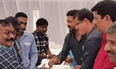 नगर पालिका परिसर में दीपावली मिलन कार्यक्रम:सीएमओ और परिषद ने कर्मचारियों को दी बधाई; मिठाइयां बांटी