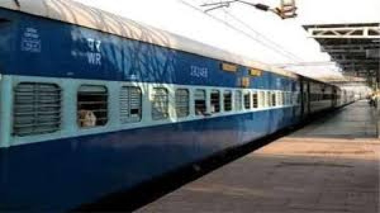 जैतवारा स्टेशन पर एक बड़ी लापरवाही, कोच छोड़कर आधा किमी तक दौड़ गया कामायनी एक्सप्रेस का इंजन