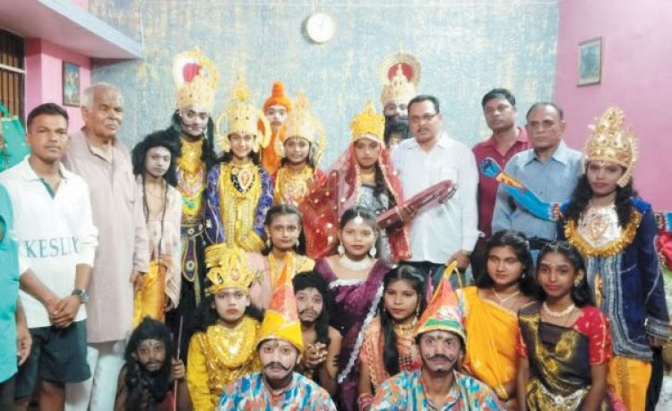 रामलीला में बालिकाओं ने निभाए किरदार