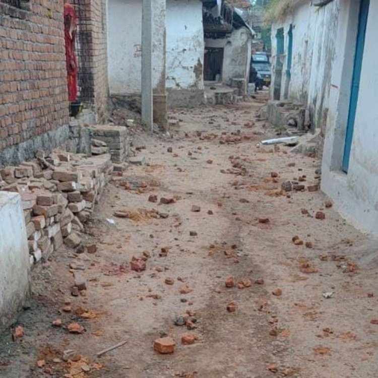 दमोह में मूर्ति विसर्जन के दौरान दो गुटों में पथराव:तनाव की स्थिति देख पुलिस बल तैनात, एक गुट के 13 लोगों पर बलवा का मामला दर्ज