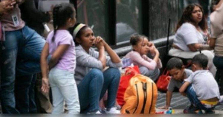 इटली ने अल्बानिया के विवादास्पद सेंटर में प्रवासियों को भेजना किया शुरू