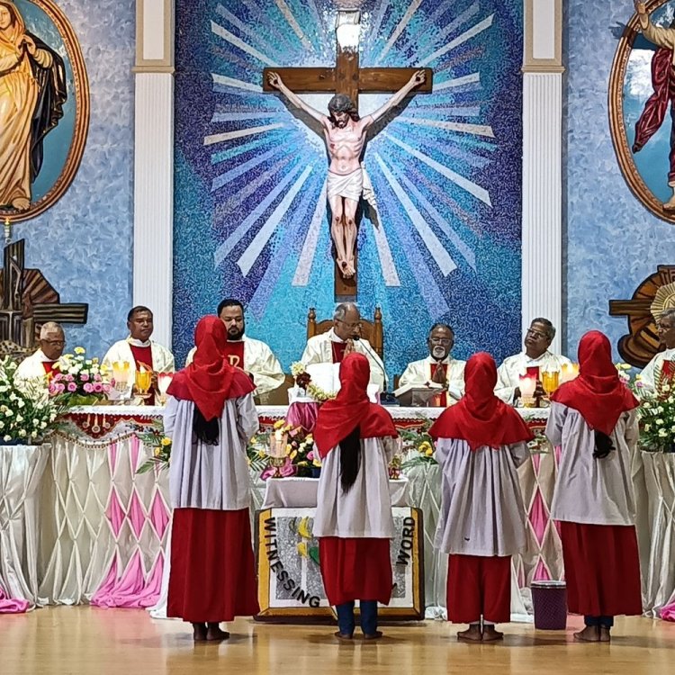 कैथोलिक बिशप सम्मेलन असम्पशन चर्च भोपाल में आयोजित:बाइबिल का 12 घंटे निरंतर पाठ कर दिया प्रेम, शांति और सद्भाव का सन्देश