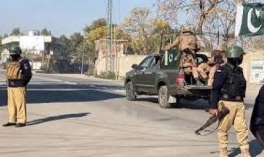 इमरान ख़ान के हज़ारों समर्थक इस्लामाबाद पहुँचे, सरकार ने सेना को बुलाया