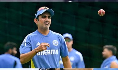 बीच सीरीज ऑस्ट्रेल‍िया से भारत लौट रहे कोच गौतम गंभीर, फैम‍िली इमरजेंसी है वजह