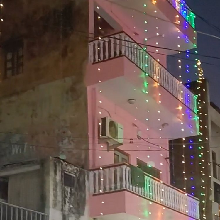 मुरैना में आज भी लोग मना रहे दीपावली:बिहारीजी मंदिर में विद्वानों ने 1 नवंबर को दीपावली मनाने का लिया था निर्णय