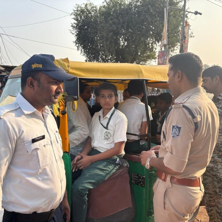 दतिया में नियमों की अनदेखी करते 15 स्कूली वाहन जब्त:यातायात पुलिस की कार्रवाई, वाहनों में क्षमता से अधिक बैठे थे बच्चे