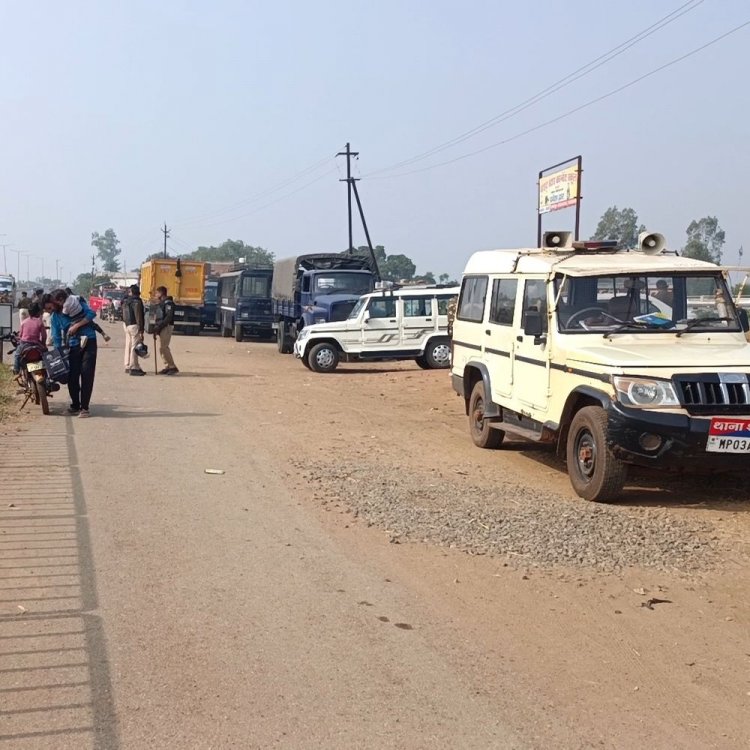 मऊगंज में छठवें दिन हटा रहे बाउंड्रीवॉल:गांव में आने-जाने के रास्ते बंद, 500 मीटर तक घेरा बनाया