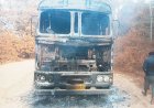 ट्रक का चक्का फटा, अज्ञात लोगों ने लगाई आग