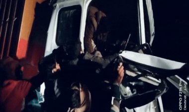 सोहागी घाटी में फिर सड़क हादसा, दो ट्रक भिड़े:1 घंटे की मशक्कत के बाद चालक को बाहर निकाला; स्थानीय लोगों ने उठाई आवाज