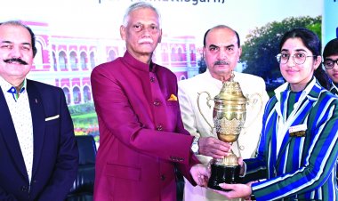 नावरा हाट बाजार में पुलिस ने साइबर जागरूकता अभियान चलाया:ग्रामीणों को ऑनलाइन फ्रॉड की जानकारी दी, बचाव के तरीके भी बताए