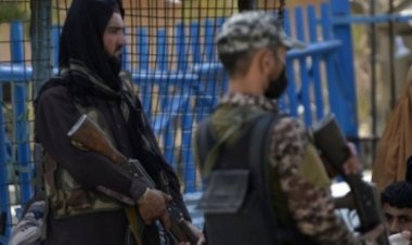 दोस्ती से दुश्मनी तक : तालिबान की जीत का जश्न मानने वाला पाकिस्तान अब क्यों गिरा रहा अफगानिस्तान में बम