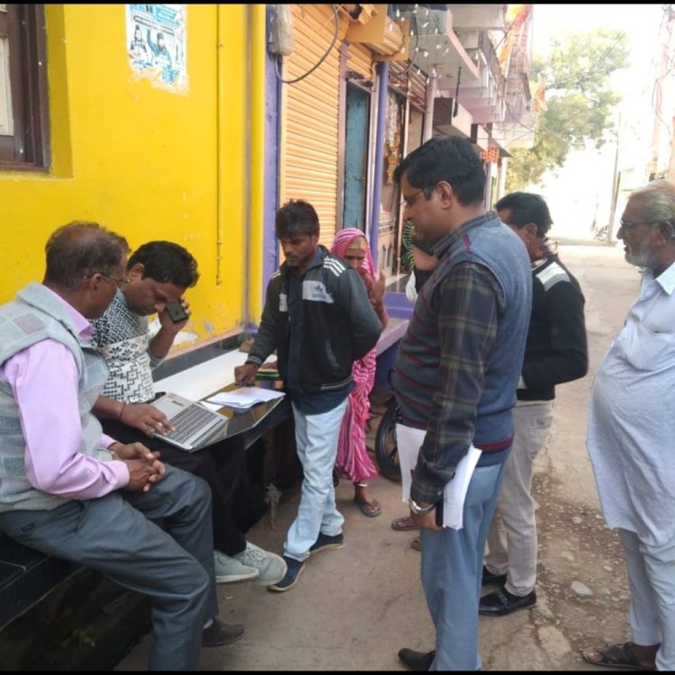 खिलचीपुर में नगर परिषद का विशेष अभियान:आयुष्मान भारत योजना के तहत 70+ उम्र के हितग्राहियों के घर-घर बनाए जा रहे कार्ड