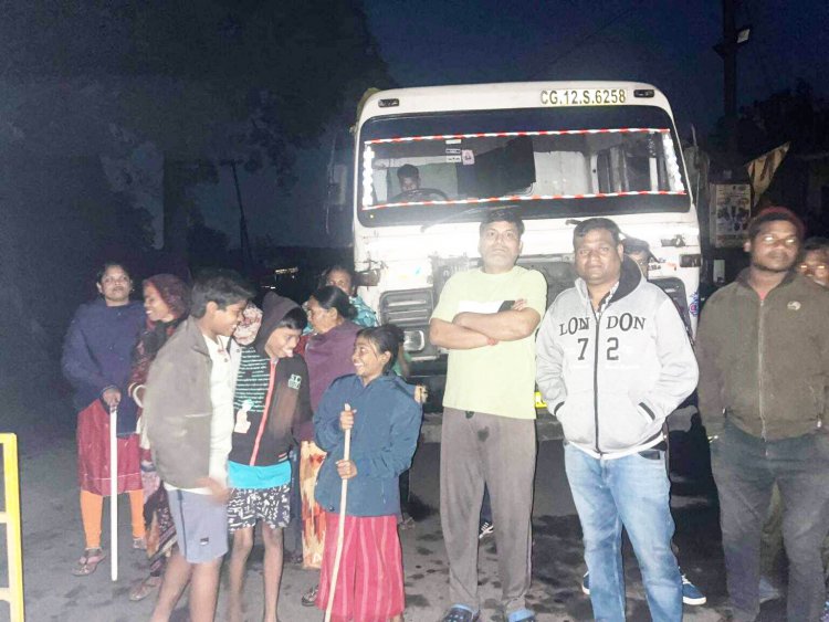 बिजली बंद, ग्रामीणों का चक्काजाम