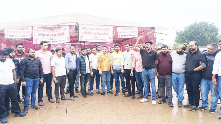 एनटीपीसी के बाहर गाड़ी मालिकों का बेमुद्दत हड़ताल शुरू