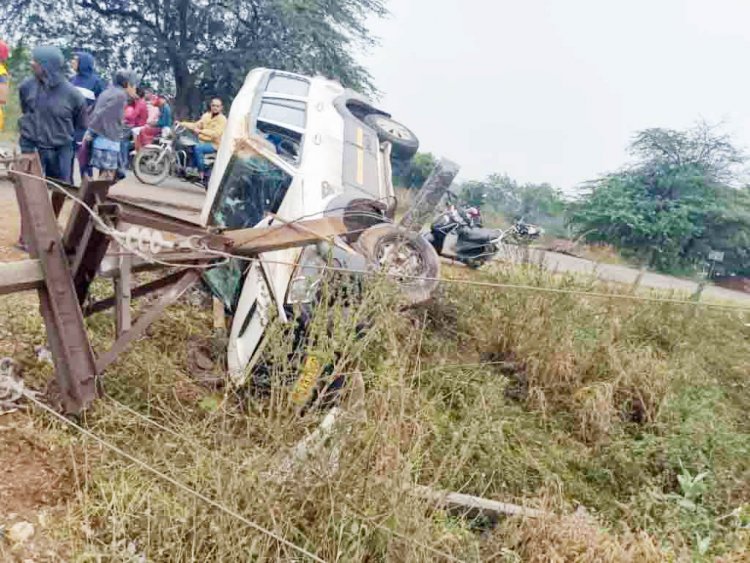 स्कार्पियो की टक्कर से बाइक सवार घायल