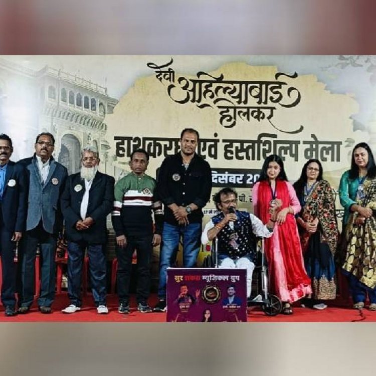 गौहर महल भोपाल में सुर शंकरा म्युजिकल ग्रुप की प्रस्तुति:'सत्यम शिवम सुंदरम, यारा सिली सिली, प्यार किया तो डरना क्या' गानों ने श्रोताओं को बुदबुदाया