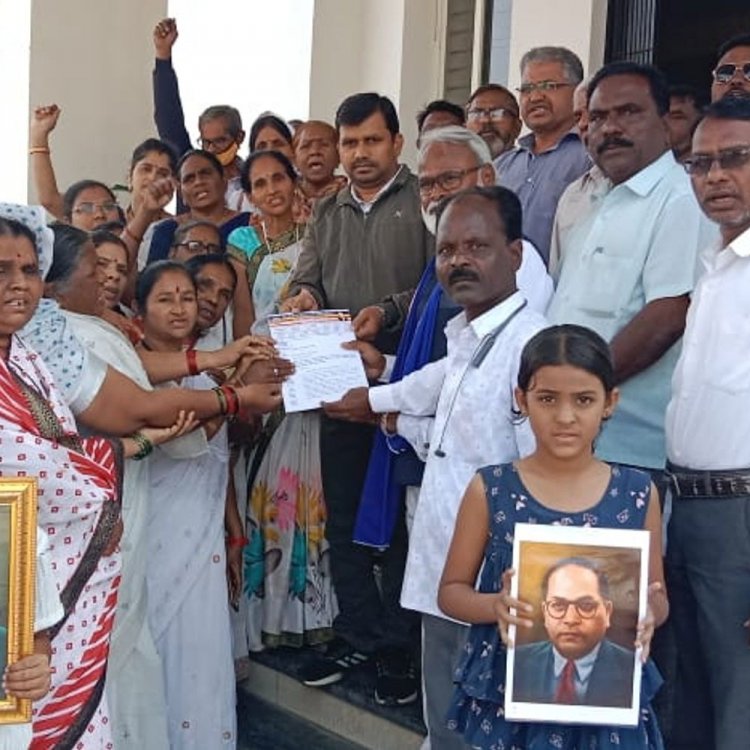 नेपानगर में गृहमंत्री अमित शाह के भाषण पर विरोध प्रदर्शन:भारतीय बौद्ध महासभा ने रैली निकाली, ज्ञापन सौंप कर राष्ट्रपति से कार्रवाई की मांग की