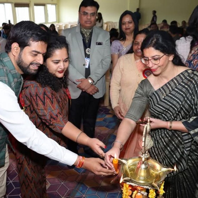 इंदौर के चोइथराम स्कूल नॉर्थ कैंपस में 'कॉसमॉस':मिलन समारोह में पूर्व छात्रों ने पुराने दिनों की यादें ताजा की, गेम्स खेले