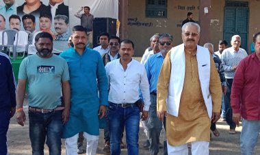 महूंगाव (इंदौर) में विधायक ट्रॉफी फुटबाल प्रतियोगिता:साईंधाम फुटबाल क्लब और एनएस चंद्रावत फुटबाल क्लब ने हासिल की विजय