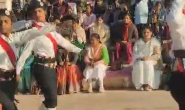 सतना में कलेक्टर-एसपी ने फहराया तिरंगा:स्कूल-कॉलेज में छात्रों ने सांस्कृतिक प्रस्तुतियां दीं