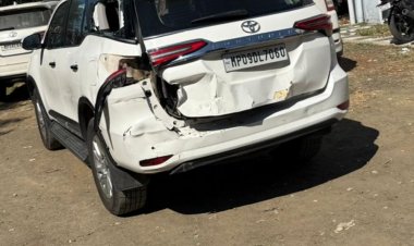 पीसीसी अध्यक्ष की कार को ट्रक ने मारी टक्कर:भोपाल-इंदौर हाईवे पर हादसा; वाहन क्षतिग्रस्त, बाल-बाल बचे पटवारी