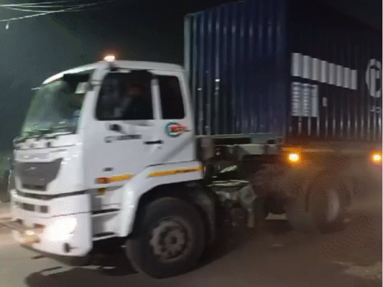 हाई सिक्योरिटी में 40 साल पुराने 'जहर' की शिफ्टिंग:12 कंटेनर में 337 मीट्रिक टन कचरा; भोपाल से पीथमपुर तक 250km का ग्रीन कॉरिडोर