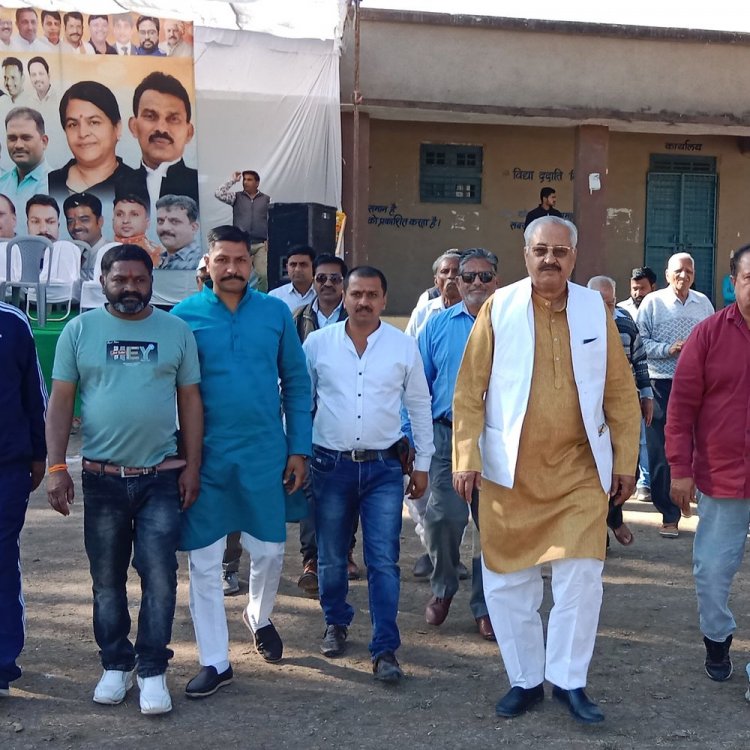 महूंगाव (इंदौर) में विधायक ट्रॉफी फुटबाल प्रतियोगिता:साईंधाम फुटबाल क्लब और एनएस चंद्रावत फुटबाल क्लब ने हासिल की विजय