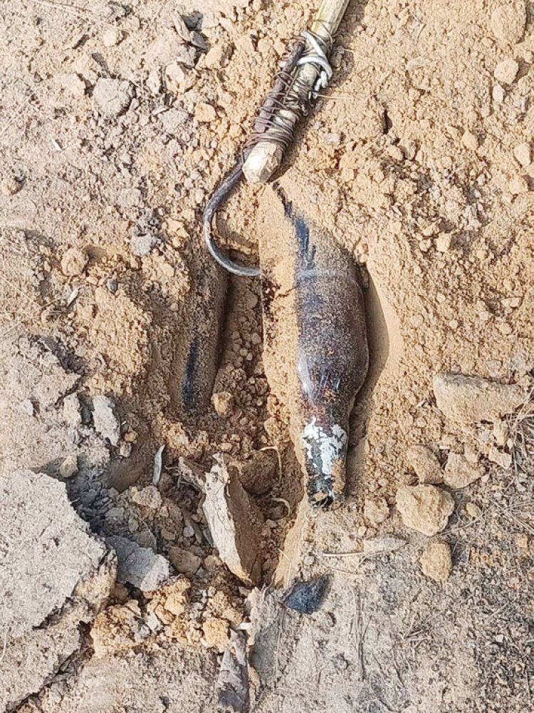 नक्सली मंसूबा विफल, 2 बम बरामद