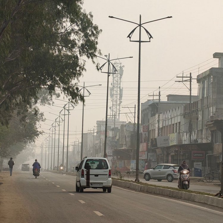 रायसेन में रात में हल्की बारिश के साथ कोहरा छाया:सर्द हवाओं ने ठंड बढ़ाई, संक्रांति तक ऐसा ही रहेगा मौसम