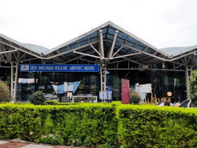 इंदौर-दिल्ली फ्लाइट ने 3 घंटे लेट उड़ान भरी:इंदौर-चंडीगढ़ फ्लाइट भी प्रभावित; दिल्ली में कोहरे के कारण देरी का सिलसिला जारी