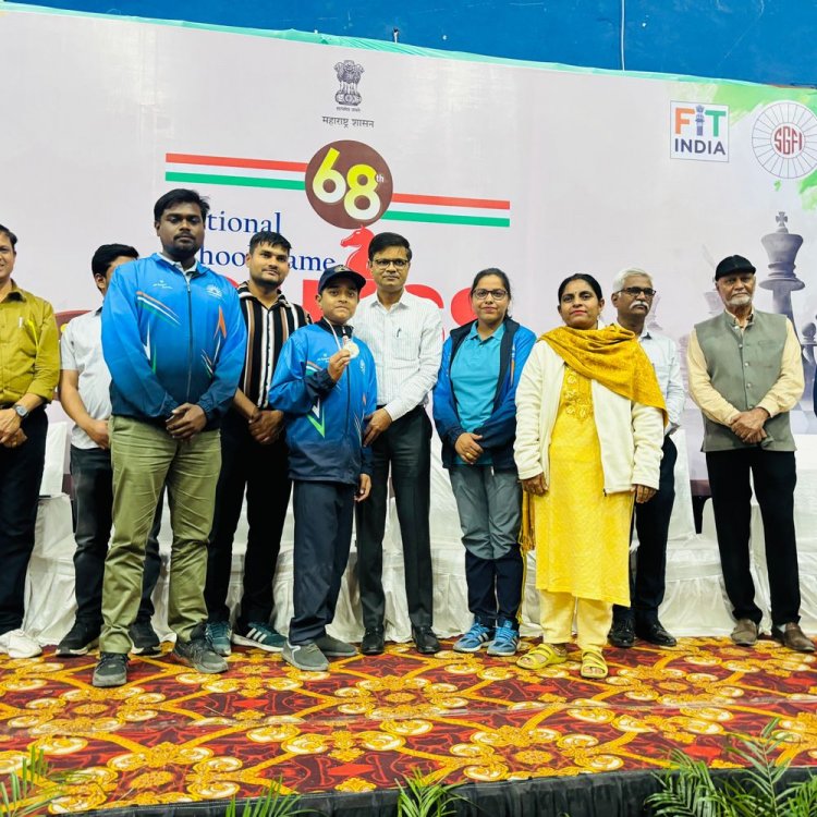 गणतंत्र दिवस पर मीतांश को शतरंज में सम्मान:पीएमश्री केंद्रीय विद्यालय-1 में गणतंत्र दिवस समारोह, छात्रों ने दी रंगारंग प्रस्तुति