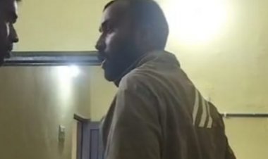 आवास योजना की राशि न मिलने पर युवक भड़का:सचिव से गाली-गलौज, कुल्हाड़ी लेकर पहुंचा, पुलिस तलाश में जुटी