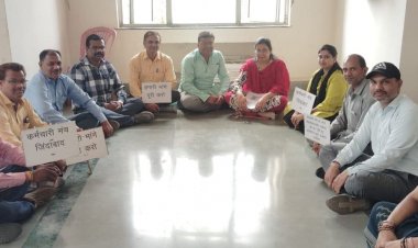 आरजीपीवी कर्मचारियों का धरना 15वें दिन भी जारी:मांगें न माने जाने पर सद्बुद्धि यज्ञ करने की चेतावनी