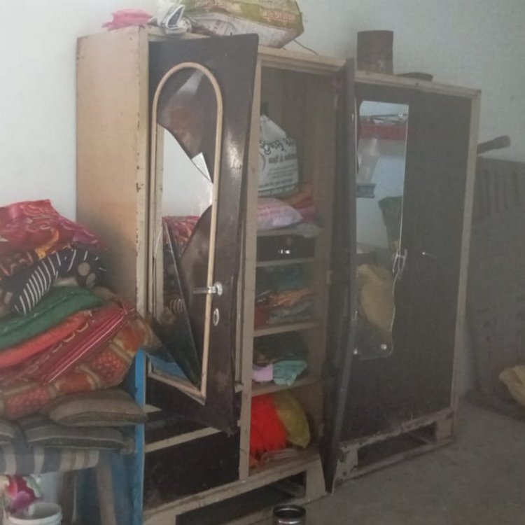 पिपलोद में दिनदहाड़े 7 लाख से ज्यादा की चोरी:महिला बोलीं- बहन-बेटी की ज्वैलरी थी; पुलिस ने रिपोर्ट लिखी, मौके पर नहीं पहुंची