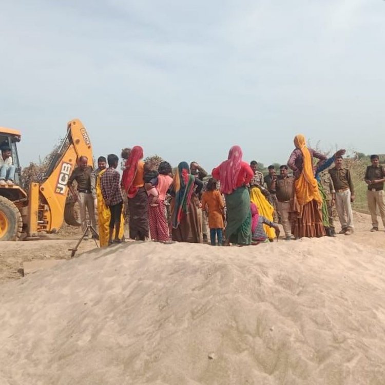 चंबल घड़ियाल इलाके में 880 ट्रॉली रेत मिट्‌टी में मिलाई:बगदिया, सांड और तिल्ली डेरा में मिला था अवैध स्टॉक